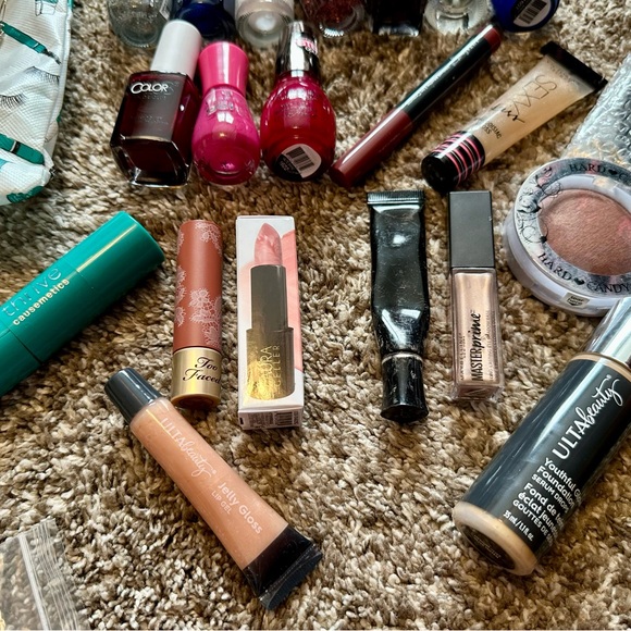 Assorted Women's Accessories Set - Picture 6 of 8